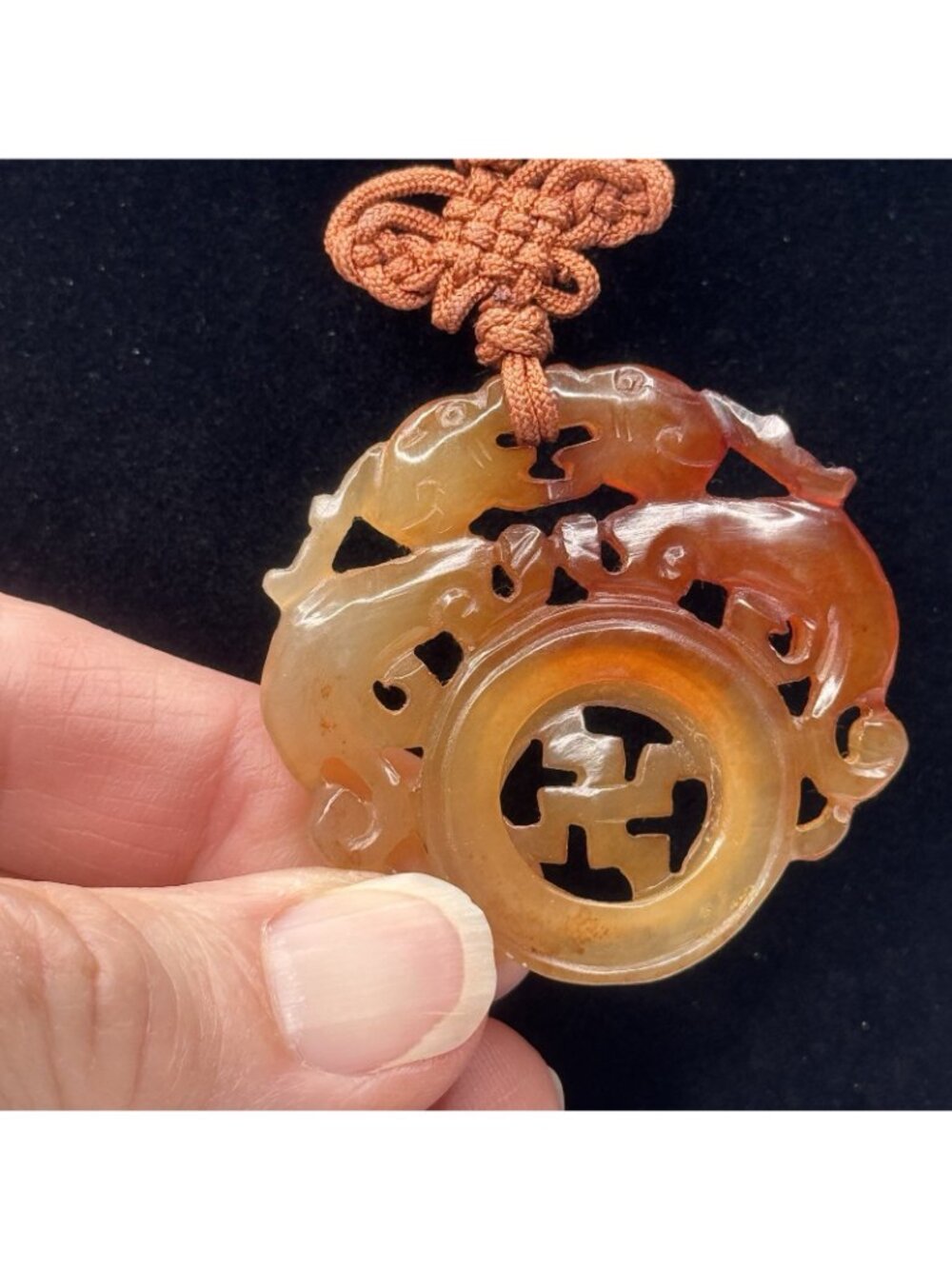 Chinese Pixiu Beast Pendant Carved Agate Spinning "Wan" Symbol Estate 42mm 1970s - Picture 15 of 16